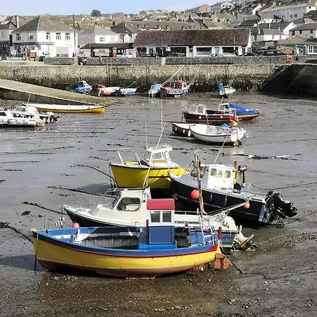 Captivating Isolde With Pool Near St Ives